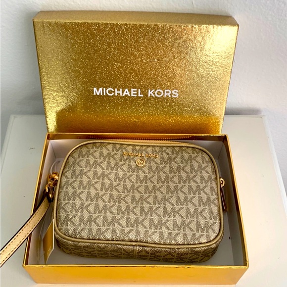 Michael Michael Kors Jet Set Charm Pale Gold Wristlet w/gift box NWT - Picture 1 of 9